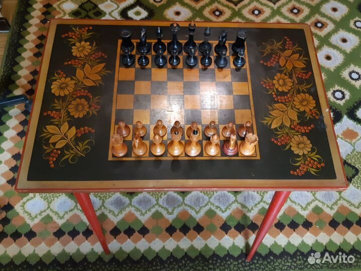 Шахматный столик