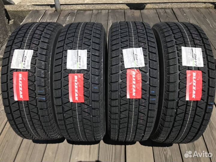 Bridgestone Blizzak DM-V3 285/45 R22 110T