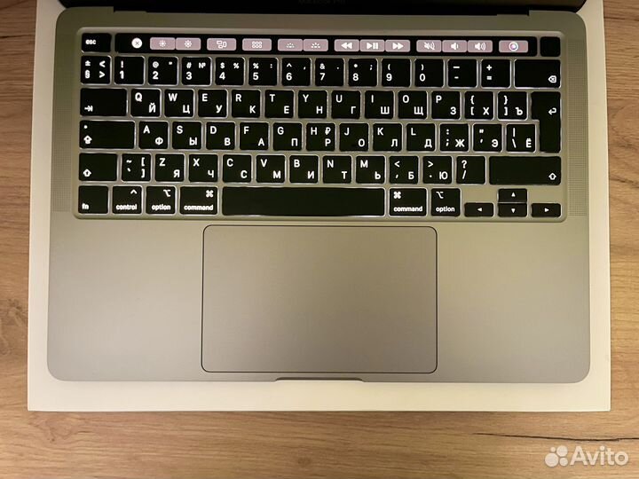 Macbook pro 13 2020 i5 16gb 512gb Крутой