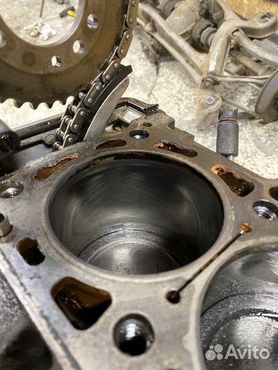 Блок мотора в сборе на mercedes m103 3.0 литра