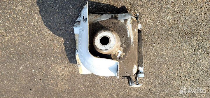 Чашка переднего амортизатора VW Transporter T5