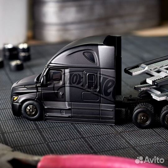 Hot Wheels Elite 64 Freightliner Cascadia Black