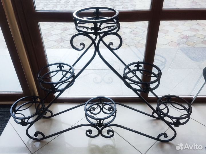 Подставка под цветы метал кованная