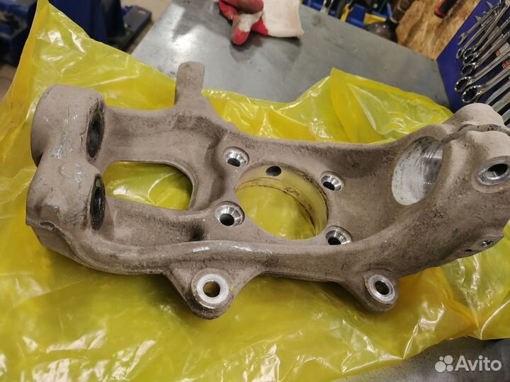 Поворотный кулак kia stinger 4wd правый R цапфа