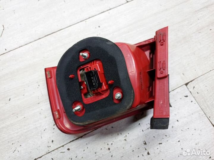 Фонарь задний левый наружный Passat B6