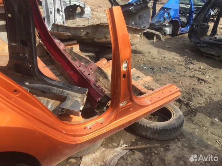 Порог со Стойкой Правый Hyundai Veloster