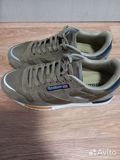 Кроссовки унисекс reebok classic 42-42,5 раз