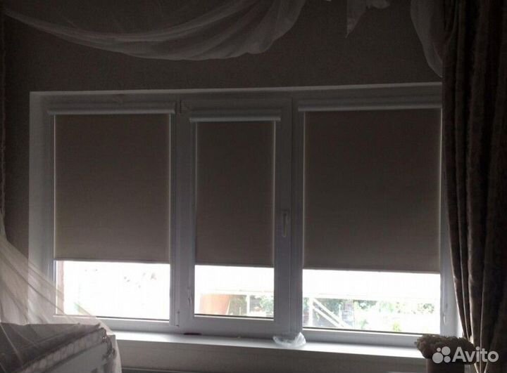 Рулонные кассетные шторы блекаут J0303-J7539