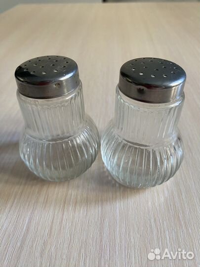 Солоница и перечница