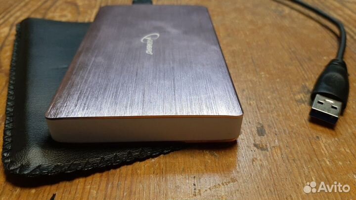 Внешний жесткий диск 1Tb для хранения данных
