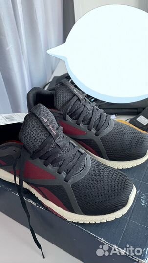 Кроссовки женские