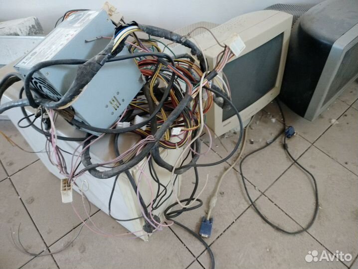 Компьютерный стол