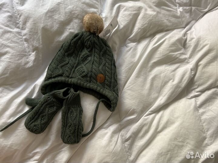 Шапка с варежками hm