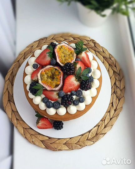 Открытый медовик с манго-маракуей