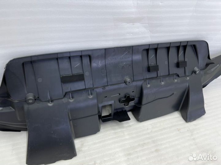 Накладка замка капота передняя Toyota Land Cruiser