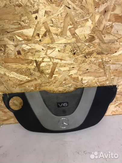 Декоративная крышка двигателя Mercedes-Benz