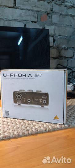 Звуковая карта behringer um2