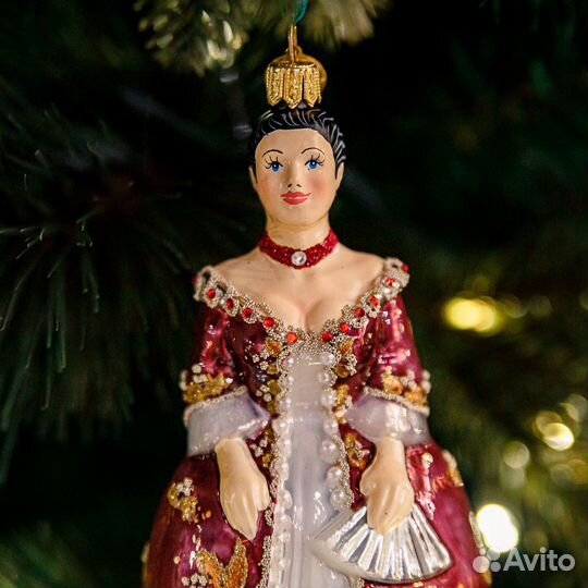 Стеклянная елочная игрушка Леди Дама в малиновом