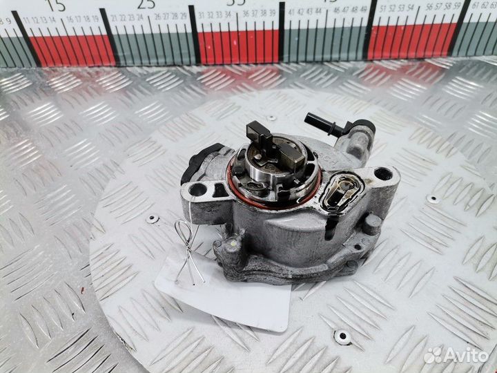 Насос вакуумный Volvo V60 рест. 2014