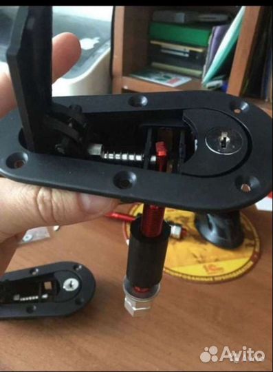 Замки на капот