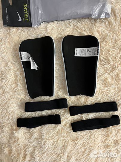 Футбольные щитки Nike