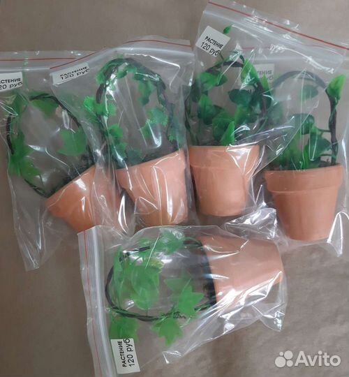 Искусственные растения в горшках