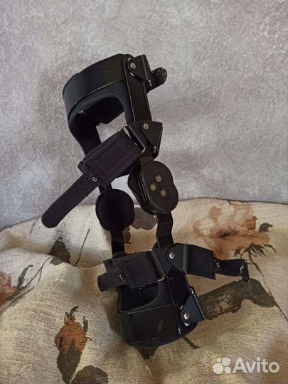 Ортез на правый коленный сустав / наколенник