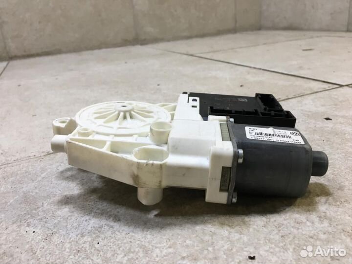 Моторчик стеклоподъемника Volkswagen Jetta 6 5K