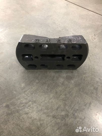 Накладка задней рессоры под стремянки MCP16 Sitrak