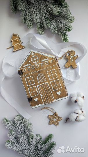 Новогодний подарочный набор, домик и игрушки