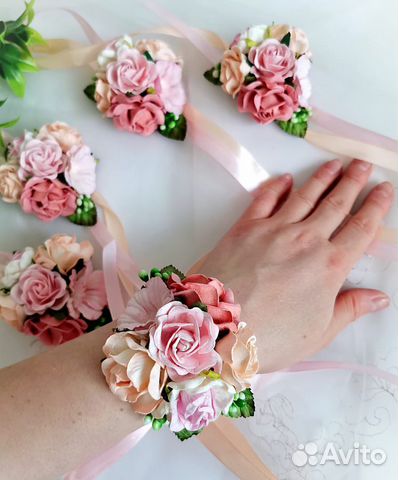 Браслеты для подружек невесты и бутоньерки