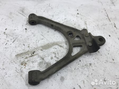 Рычаг передний правый