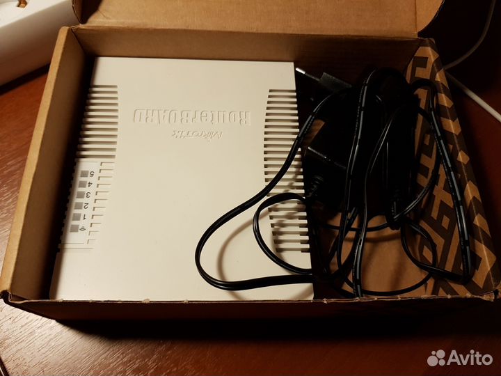 WiFi роутер Mikrotik RB951Ui-2HnD + настройка