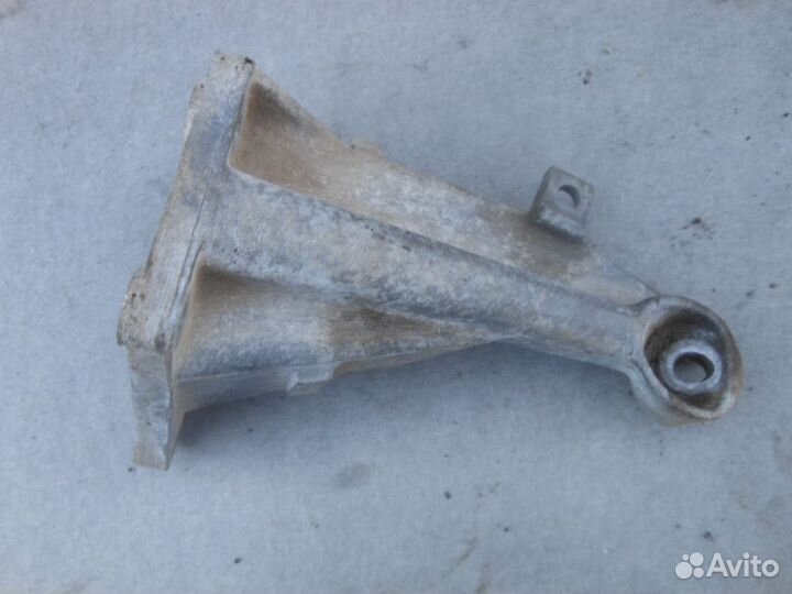 Кронштейн двигателя левый BMW 3-серия E46 1998-05