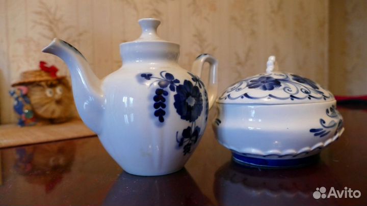 Заварочный чайник и конфетница из фарфора, произво