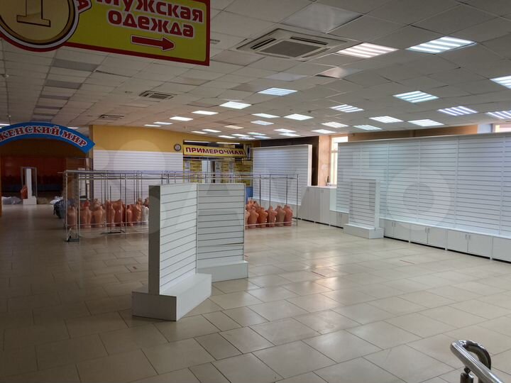 Торговая площадь, 1300 м²