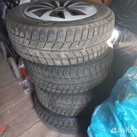 Landsail Winter Star 215/60 R16