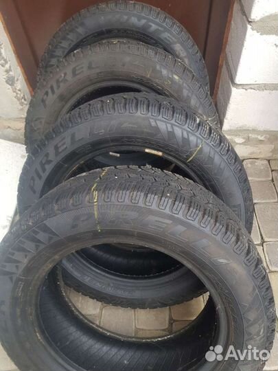 Pirelli Winter Carving Edge 215/55 R16