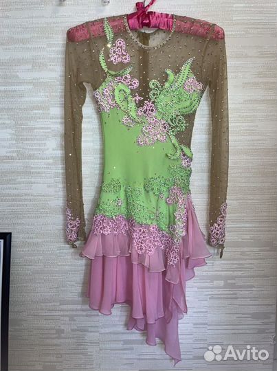 Платье на выступления для фигурного катания