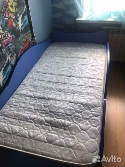Кровать с матрасом