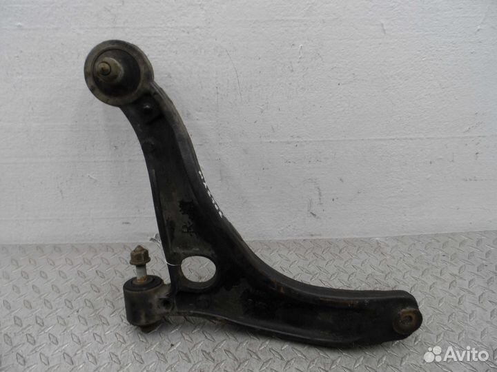 Рычаг передний правый нижний Renault Master 3