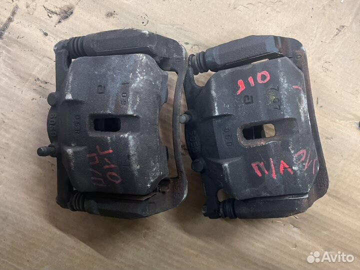 Суппорт передний правый Nissan Qashqai j10