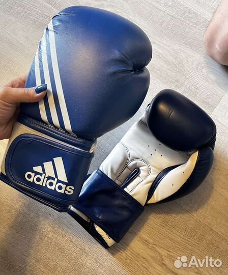Боксерские перчатки Adidas