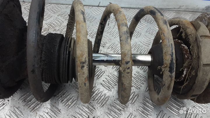 Стойка передняя Volvo XC70 (1998-2007)