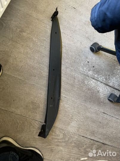 95b854777 пыльник переднего крыла левого porsche m