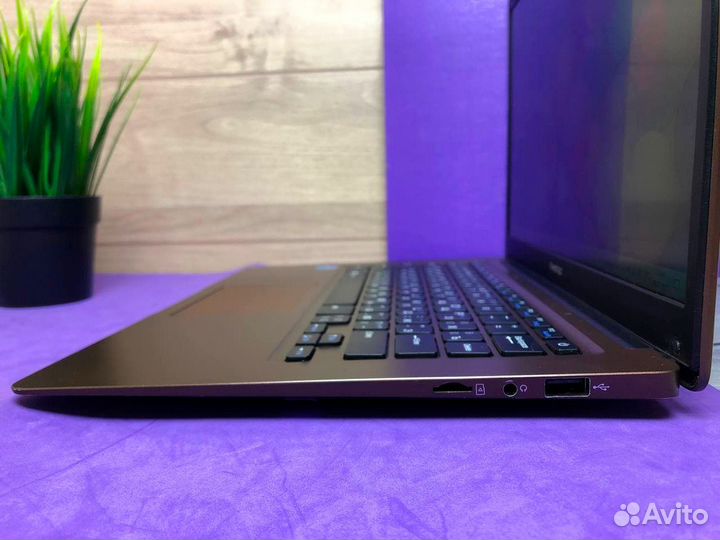 Лёгкий ноутбук для бизнеса с SSD
