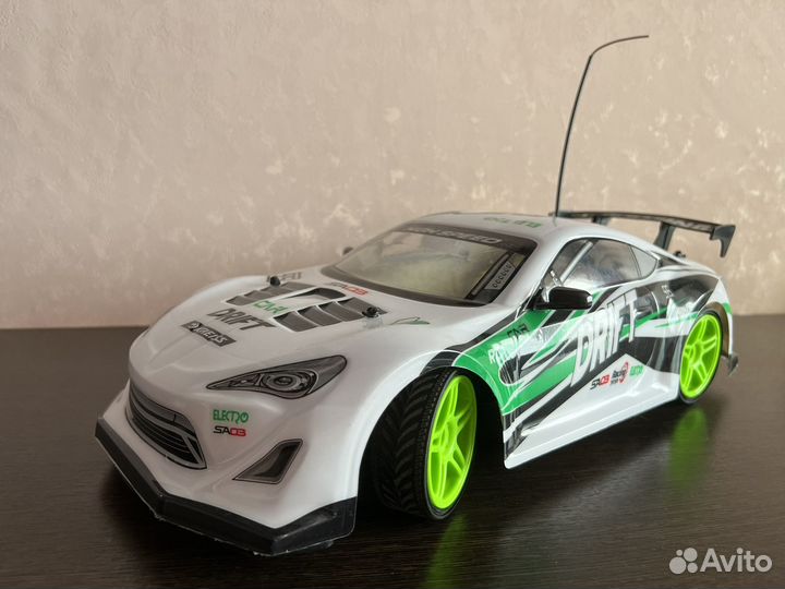 Радиоуправляемая машина дрифт