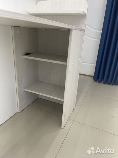 Маникюрный стол складной