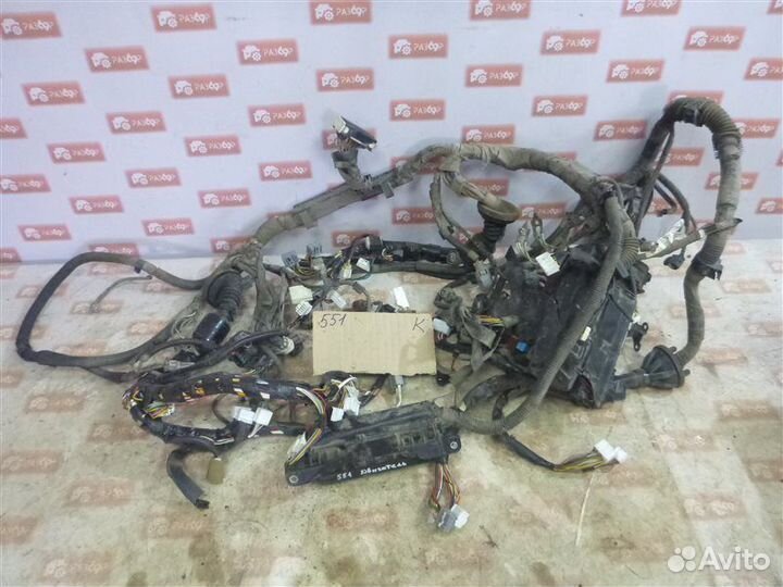 Проводка моторного отсека Toyota Prius NHW20