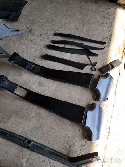 Передние и средние накладки стоек салона на 140